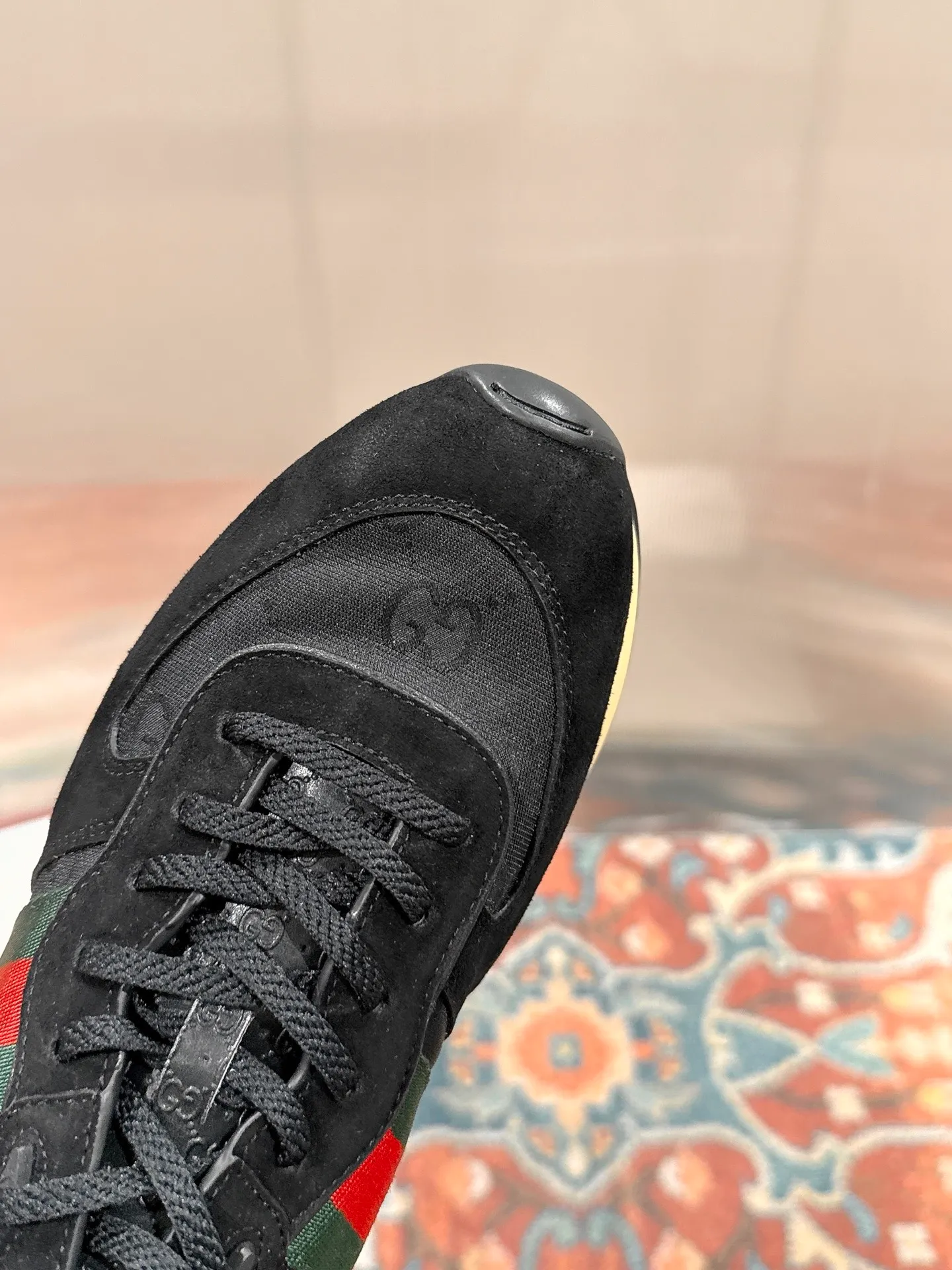 p700🐮🐮 GUCCI 2025 latest spring and summer catwalk style sports shoes Forrest Gump shoes 25 super popular show items with high appearance rate and many celebrities and Internet celebrities. The classic shoe design uses innovative stitching technology to create a water-like flowing texture. Super comfortable on the feet. Leather splicing and breathable logo fabric with classic green and red webbing embellishment. All show the brand tone (buttons are removable) original molded combination outsole ▪️Size: Male 39-44 (Male 45, customized, non-returnable)
